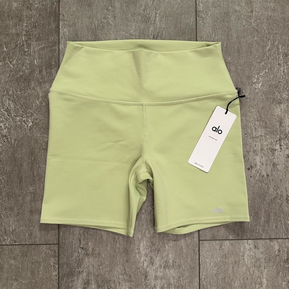 ALO Yoga Pants - Alo Yoga High-Waist Biker Shorts 5” Inseam Iced Green Tea Size Large NWT